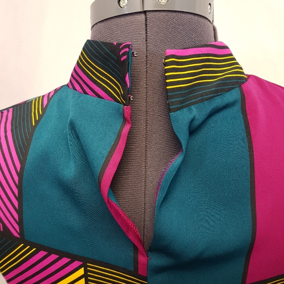 Vintage, Bright Geometric, sleeveless blouse. - Picture 5 of 7